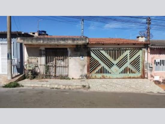 Casa com 44,7 m² construídos em terreno de 144 m², ocupada