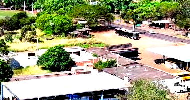 Galpão comercial de esquina com 600m² construídos em terreno de 800m²