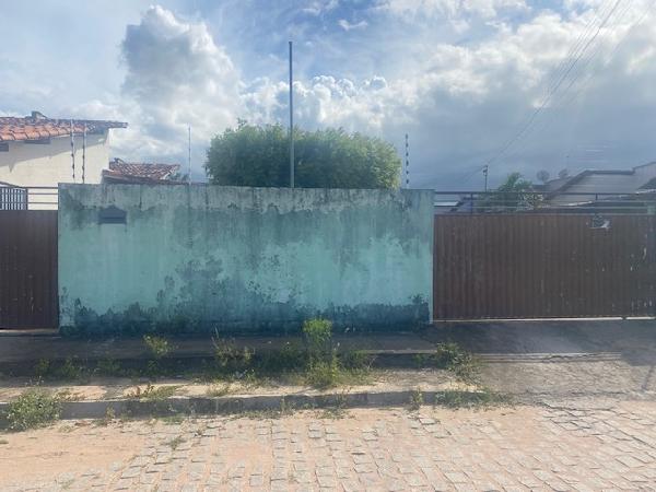 Casa com 2 quartos, 2 banheiros, 1 vaga e 65,76m² construída