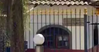 Casa padrão ocupada com 3 quartos, 2 banheiros e 2 vagas