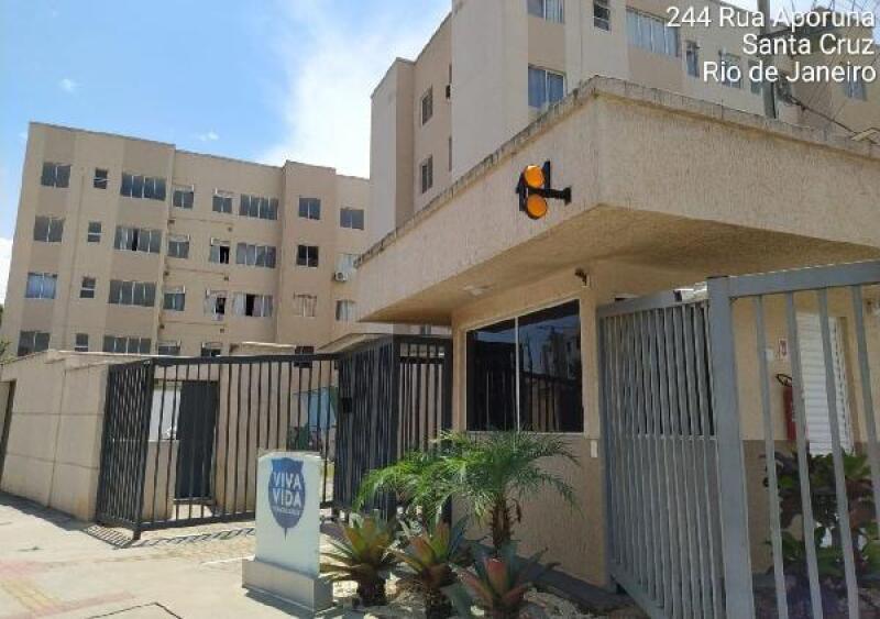 Apartamento com 2 Quartos e Vaga em Condomínio
