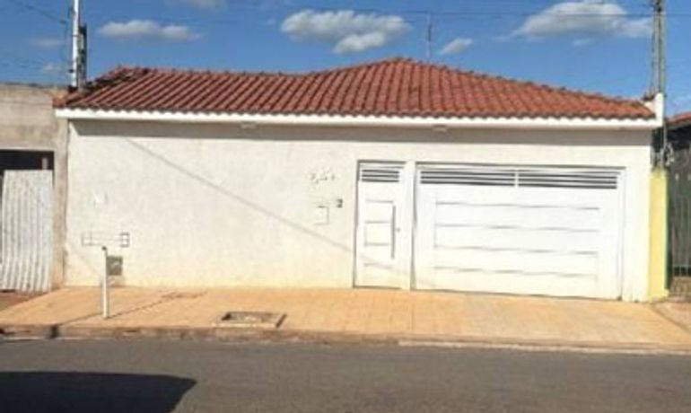 Casa em Bariri com 1 quarto e 1 banheiro