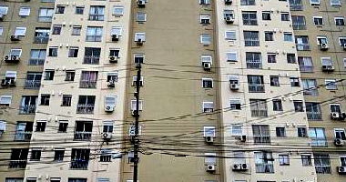 Apartamento com 2 Quartos e 1 Vaga em Porto Alegre