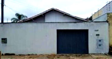 Casa com 4 quartos, 2 banheiros, 2 cozinhas e área construída de 184,8m²
