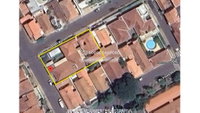 Casa desocupada com 838,46m² construídos e 1.104m² de terreno