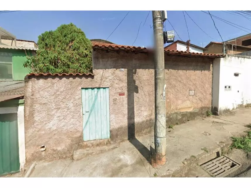 Casa em Leilão com 3 Quartos e 1 Banheiro
