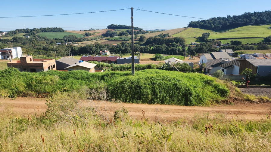 Terreno urbano institucional de 1.777,92 m² sem acessos