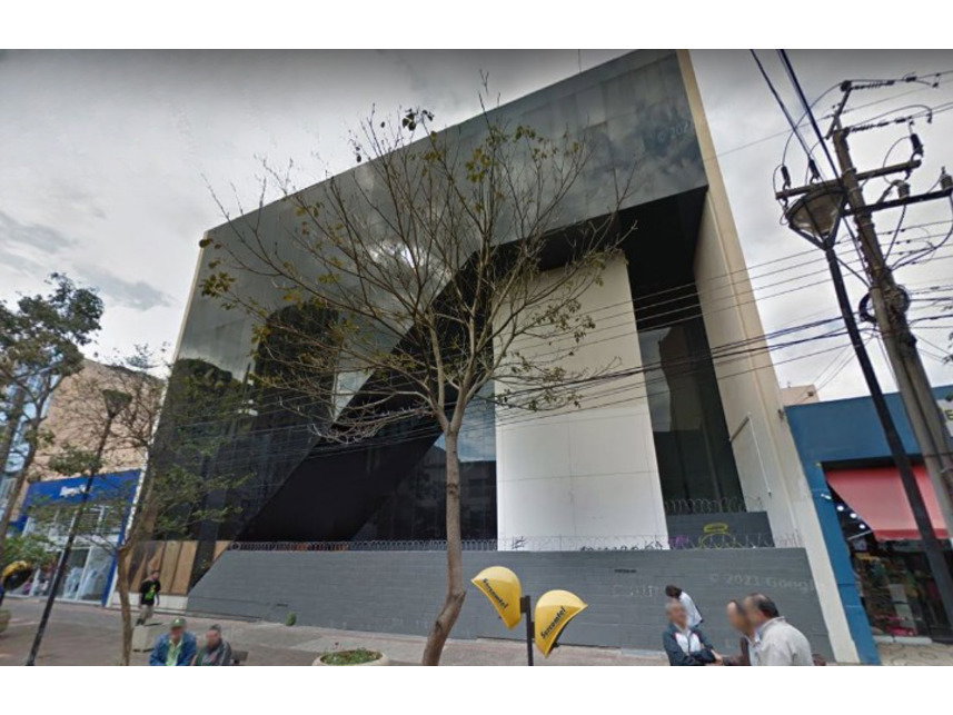 Prédio Comercial Amplo com 5.552m² de Área Construída