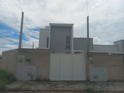 Casa Duplex Desocupada com 3 Quartos e 4 Banheiros