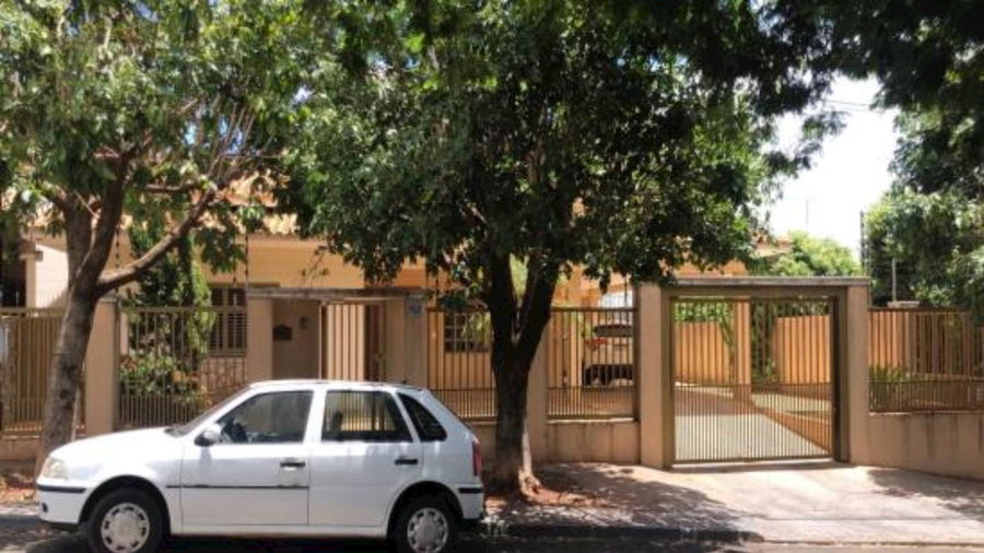 Casa no Centro em Loanda/PR com 3 quartos e 2 banheiros