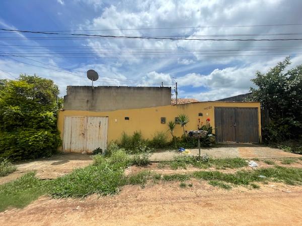 Casa com 1 vaga de garagem em condomínio