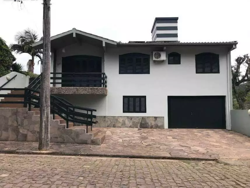 Casa com 1 vaga de garagem, 127m² construídos, ocupada