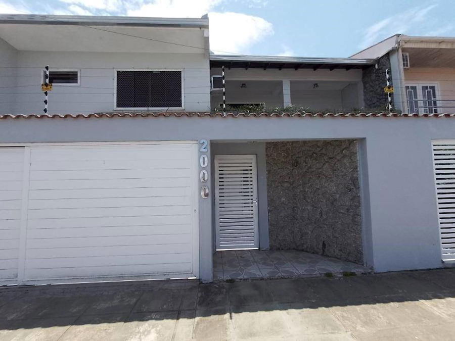 Casa aconchegante com 3 quartos e 2 banheiros, 199m² construída, ocupada