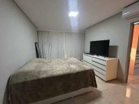 Casa Ocupada com 2 Vagas e 196m² de Área Construída
