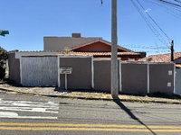 Casa com 3 quartos, 2 banheiros, 2 vagas e área construída de 146,62m²