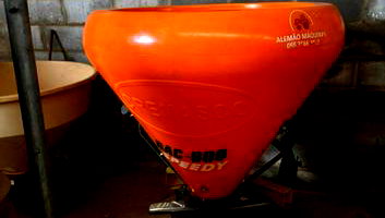 Adubadeira e Semeadeira DAC-600 Speedy Inox
