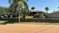 Casa ocupada de 4 quartos com 239 m² e 1 vaga