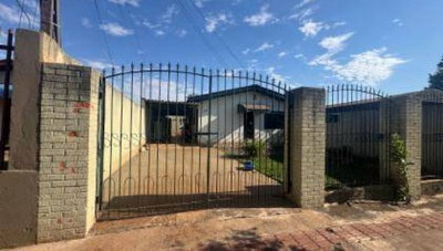 Casa Ocupada 112m² com 290m² de Terreno em Londrina