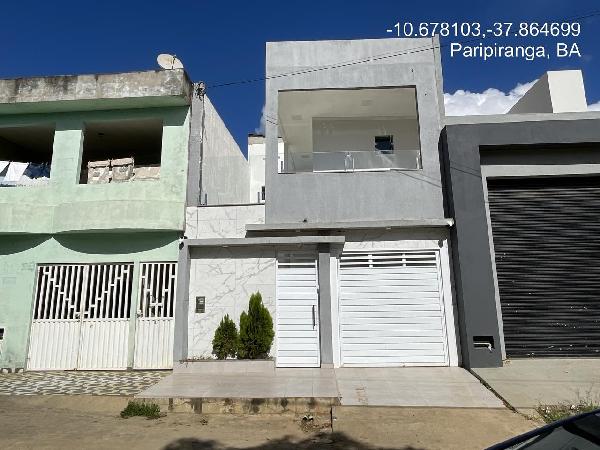 Casa em Paripiranga/BA - 3 Quartos, 4 Banheiros, 176m²