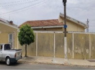 Casa com 2 quartos, 52,61 m², terreno 263,87 m², desocupada