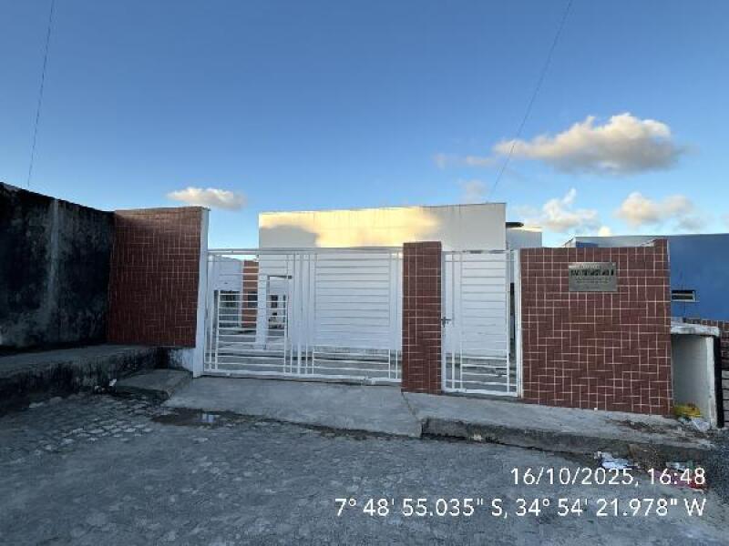 Casa com 2 quartos, 1 banheiro e 1 vaga de garagem