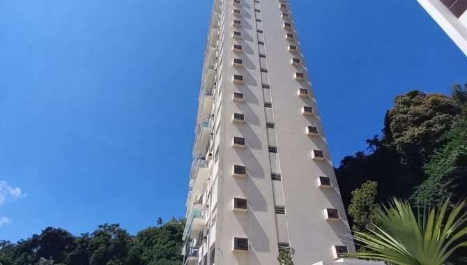 Apartamento 216m² com 4 dormitórios e 2 vagas