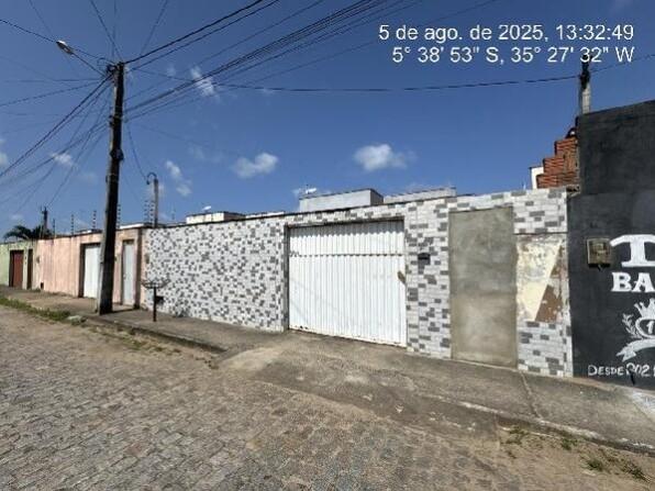 Casa com 1 quarto, 1 banheiro e 1 vaga de garagem