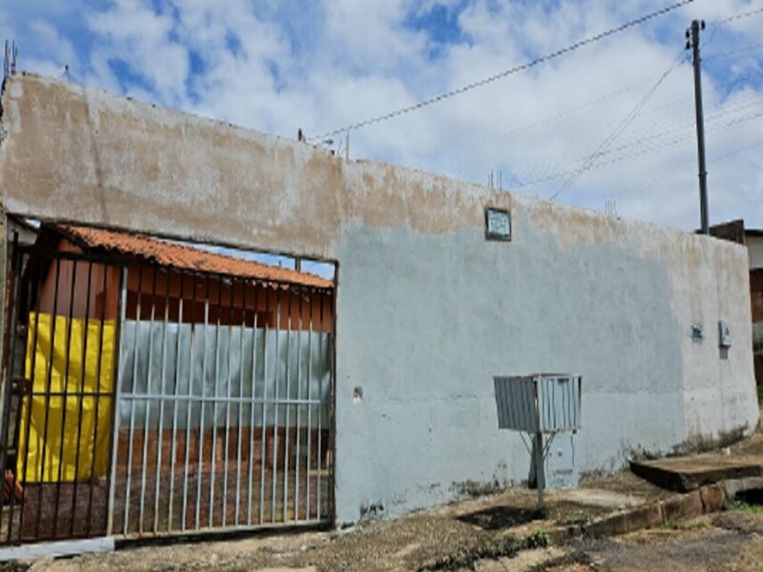 Casa com 2 quartos e 1 banheiro, 56,17m² construída, ocupada