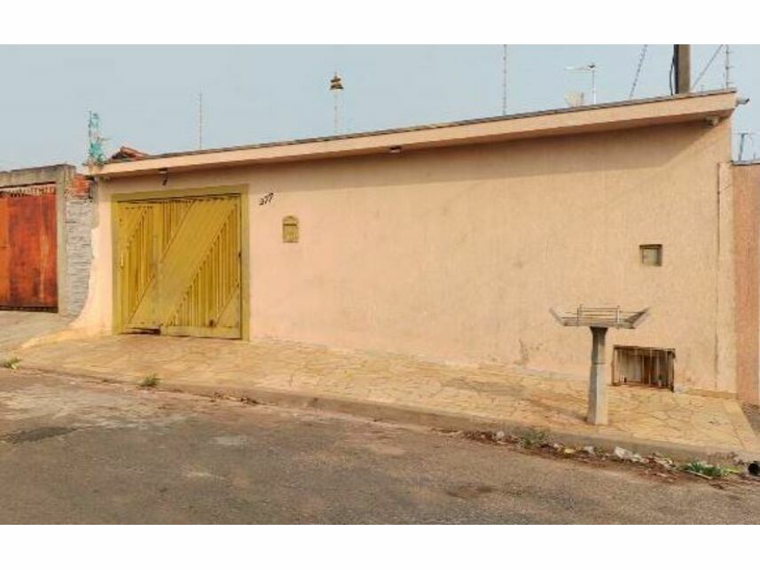 Casa Ocupada com 3 Quartos e 2 Banheiros em Limeira/SP