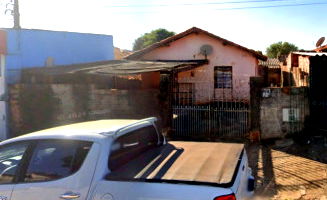 Casa com 2 quartos, banheiro, sala, cozinha e edícula, terreno 200m²