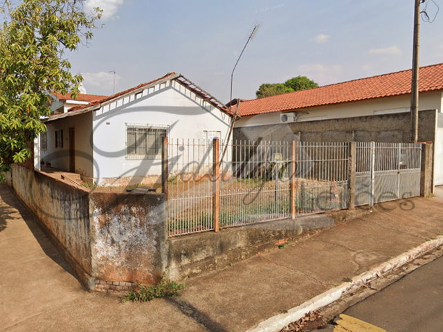 Casa com 228,80m² em Iacanga