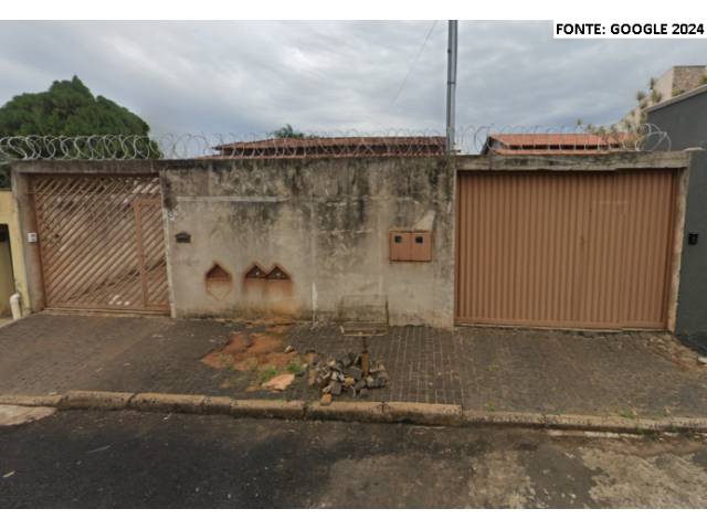 Prédio com 108,18m² e terreno de 420m²