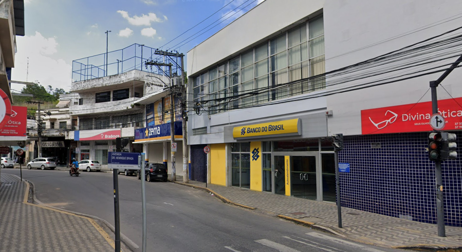 Prédio Comercial com Terreno em Formiga (MG)