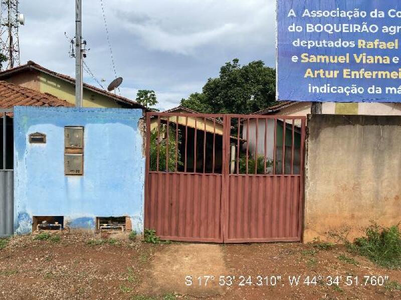 Casa com 2 Quartos e 2 Vagas em Lassance