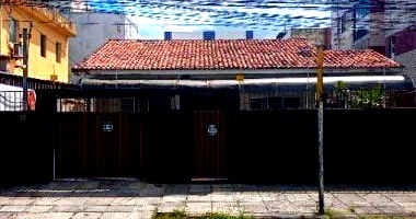 Casa padrão 5 quartos 5 banheiros 161m² ocupada com garagem