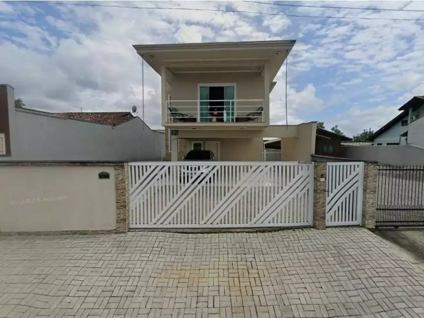 Casa em Leilão com 3 Quartos e 2 Banheiros em Garuva/SC