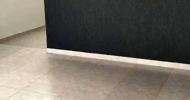 Casa padrão com 3 quartos, 1 banheiro, 1 vaga, ocupada