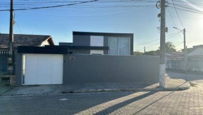 Casa padrão com 3 quartos, 2 banheiros e 1 vaga em Iguaba Grande