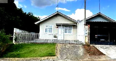 Casa aconchegante com 40m² de área privativa e terreno amplo