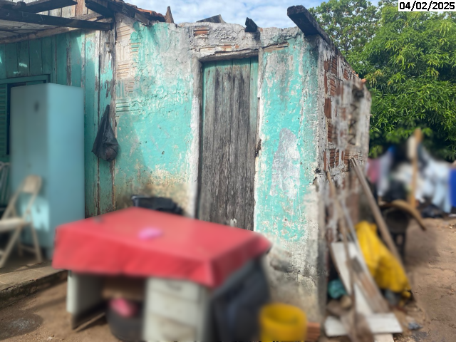 03 Casas em terreno de 484m², não
