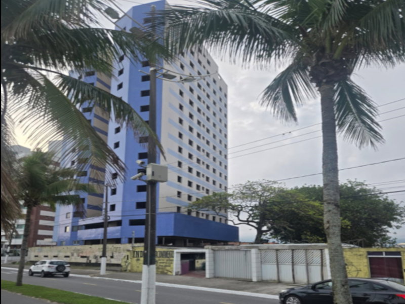 Prédio Residencial com 91 Apartamentos Inacabados