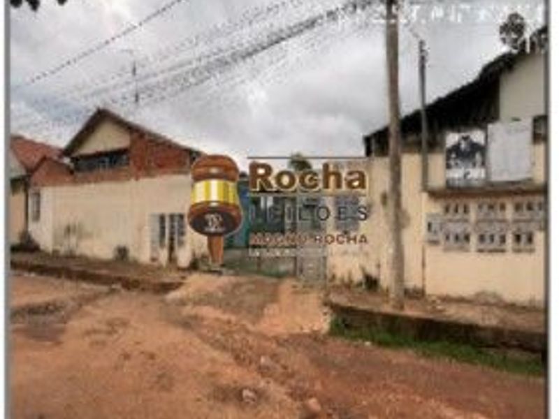 Casa com 2 quartos, 1 banheiro e 1 vaga de garagem