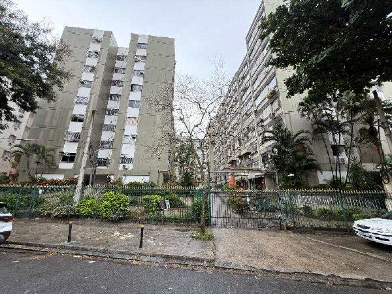 Apartamento com 2 Quartos e 64m² em Ótima Localização