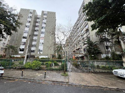 Apartamento com 2 Quartos e 64m² em Ótima Localização
