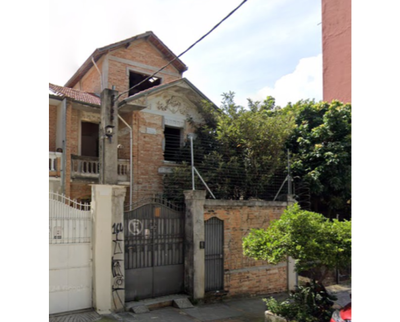 Casa com Edícula e 267 m² de Área Construída