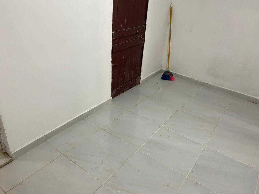 Casa com 3 quartos, 2 banheiros e 1 vaga, área construída 77m²