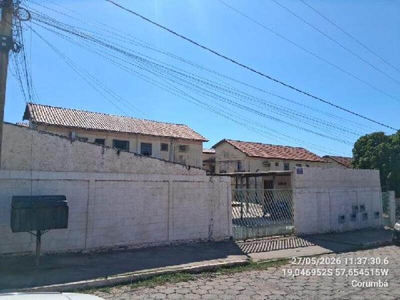 Apartamento com 2 quartos e vaga de garagem em condomínio