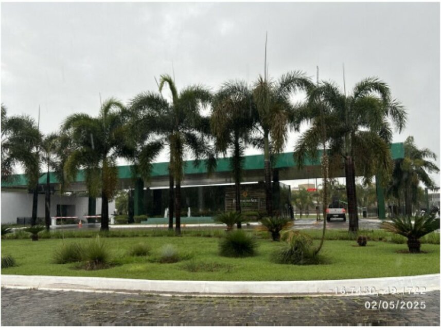 Casa com 328,74m² construídos, ocupada, em leilão