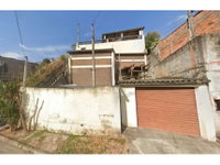 Casa com 2 dormitórios e quintal em Santa Isabel