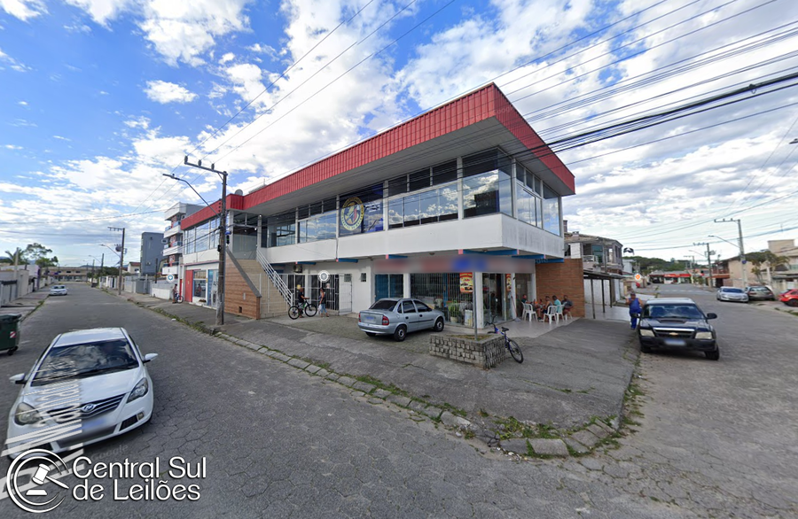 Terreno com Edificação de 520m², área total 880m²